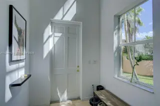 Propiedad en alquiler con 3 habitaciones y 3 baños en Coral Gables