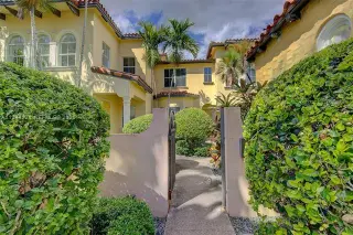 Propiedad en alquiler con 3 habitaciones y 3 baños en Coral Gables
