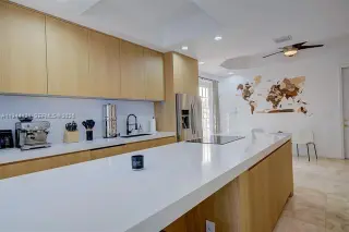 Propiedad en alquiler con 3 habitaciones y 3 baños en Coral Gables