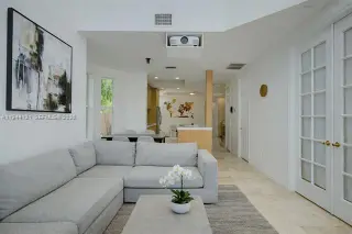 Propiedad en alquiler con 3 habitaciones y 3 baños en Coral Gables