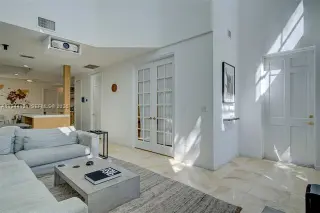 Propiedad en alquiler con 3 habitaciones y 3 baños en Coral Gables