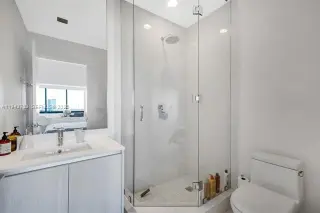 Propiedad en alquiler con 2 habitaciones y 3 baños en Miami