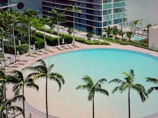 Propiedad en alquiler con 2 habitaciones y 3 baños en Miami