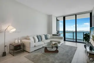 Propiedad en alquiler con 2 habitaciones y 3 baños en Miami