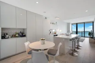 Propiedad en alquiler con 2 habitaciones y 3 baños en Miami