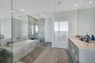 Propiedad en alquiler con 2 habitaciones y 3 baños en Miami