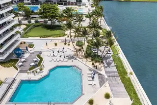 Propiedad en alquiler con 1 dormitorio y 1.5 baños en Miami