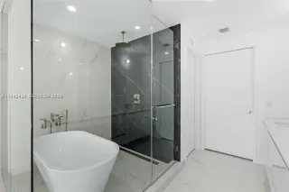 Propiedad en alquiler con 1 dormitorio y 2 baños en Miami
