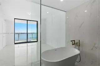 Propiedad en alquiler con 1 dormitorio y 2 baños en Miami