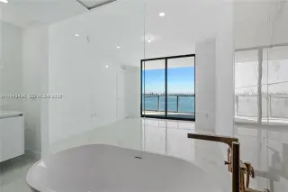 Propiedad en alquiler con 1 dormitorio y 2 baños en Miami