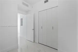 Propiedad en alquiler con 1 dormitorio y 2 baños en Miami