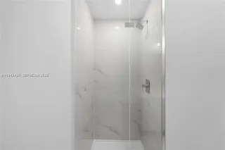 Propiedad en alquiler con 1 dormitorio y 2 baños en Miami