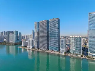 Propiedad en alquiler con 1 dormitorio y 2 baños en Miami
