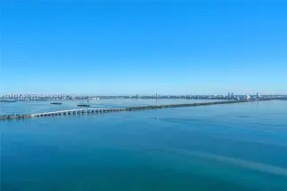 Propiedad en alquiler con 1 dormitorio y 2 baños en Miami