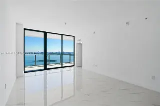 Propiedad en alquiler con 1 dormitorio y 2 baños en Miami