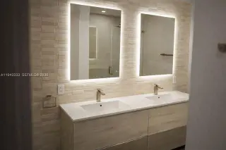 Propiedad en alquiler con 2 habitaciones y 3 baños en Miami