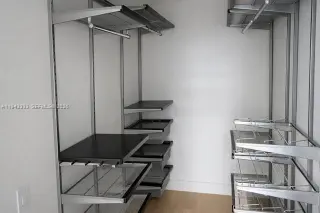 Propiedad en alquiler con 2 habitaciones y 3 baños en Miami