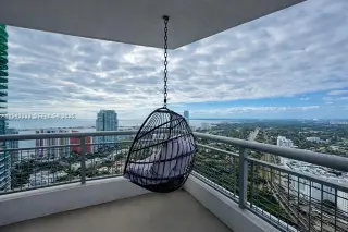 Propiedad en alquiler con 2 habitaciones y 3 baños en Miami