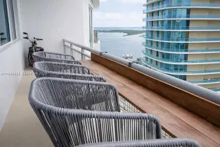 Propiedad en alquiler con 2 habitaciones y 3 baños en Miami