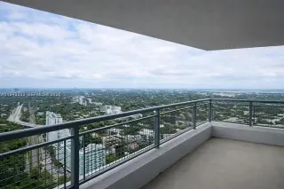 Propiedad en alquiler con 2 habitaciones y 3 baños en Miami
