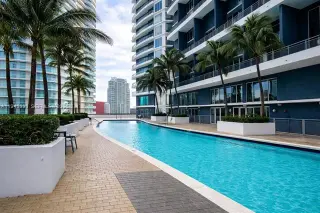 Propiedad en alquiler con 2 habitaciones y 3 baños en Miami