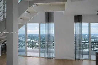Propiedad en alquiler con 2 habitaciones y 3 baños en Miami