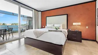 Propiedad en alquiler con 0 habitaciones y 1.5 baños en Miami Beach