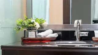Propiedad en alquiler con 0 habitaciones y 1.5 baños en Miami Beach