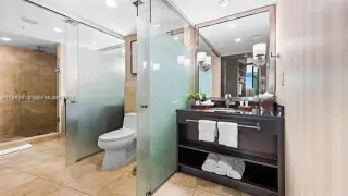 Propiedad en alquiler con 0 habitaciones y 1.5 baños en Miami Beach