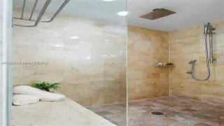 Propiedad en alquiler con 0 habitaciones y 1.5 baños en Miami Beach