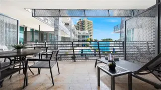Propiedad en alquiler con 0 habitaciones y 1.5 baños en Miami Beach