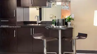 Propiedad en alquiler con 0 habitaciones y 1.5 baños en Miami Beach