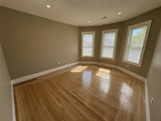 Propiedad en alquiler con 4 habitaciones y 3 baños en Somerville