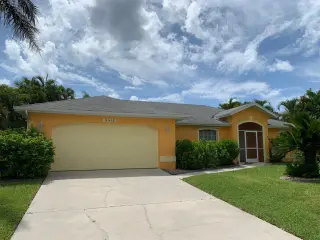 Propiedad en alquiler con 3 habitaciones y 2 baños en Cape Coral