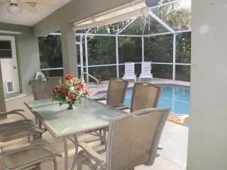 Propiedad en alquiler con 3 habitaciones y 2 baños en Cape Coral