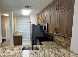 Propiedad en alquiler con 2 habitaciones y 2.5 baños en Pembroke Pines
