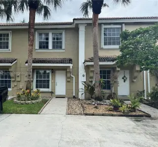 Propiedad en alquiler con 2 habitaciones y 2.5 baños en Pembroke Pines