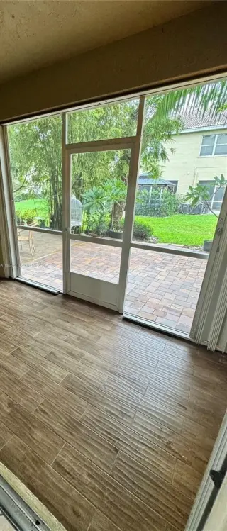 Propiedad en alquiler con 2 habitaciones y 2.5 baños en Pembroke Pines