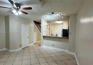 Propiedad en alquiler con 2 habitaciones y 2.5 baños en Pembroke Pines