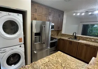 Propiedad en alquiler con 2 habitaciones y 2.5 baños en Pembroke Pines