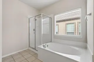 Propiedad en alquiler con 2 habitaciones y 3 baños en McKinney