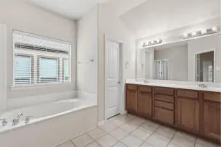 Propiedad en alquiler con 2 habitaciones y 3 baños en McKinney