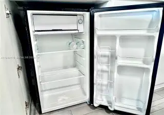Propiedad en alquiler con 0 habitaciones y 1 baño en Miami Beach
