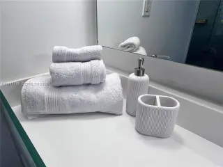 Propiedad en alquiler con 0 habitaciones y 1 baño en Miami Beach
