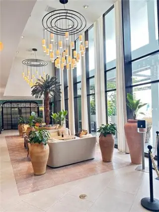 Propiedad en alquiler con 0 habitaciones y 1 baño en Miami Beach
