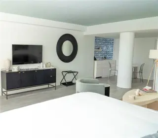 Propiedad en alquiler con 0 habitaciones y 1 baño en Miami Beach