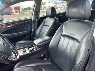 2012 Hyundai Equus Signature