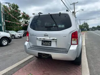 2008 Nissan Pathfinder SE