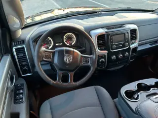 2017 RAM 1500 SLT