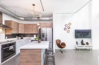 Propiedad en alquiler con 3 habitaciones y 2 baños en 33130